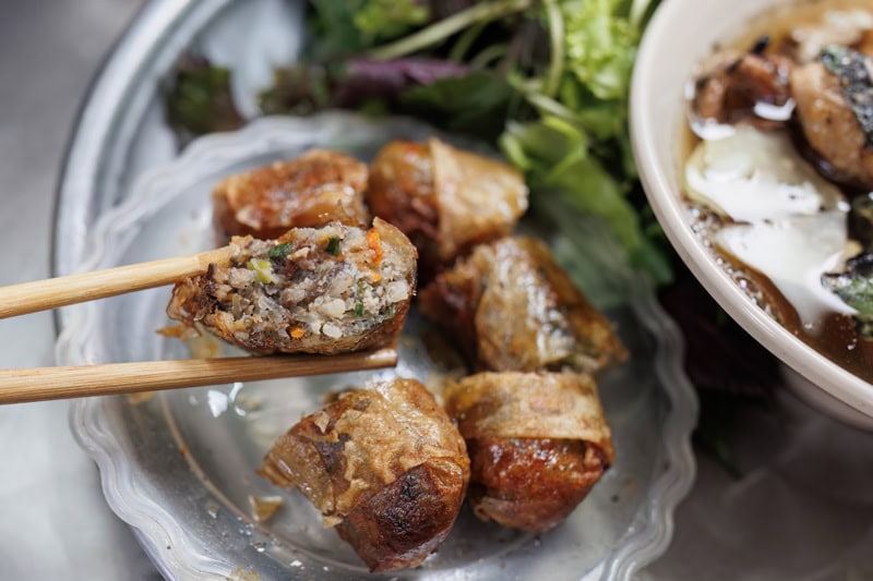 5 Must-try Michelin Street Food in Hanoi - Bún Chả Tuyết 34 (Bib Gourmand 2024)-1