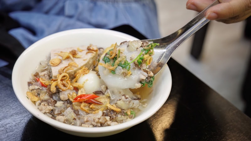 Phú Nhuận’s Bánh Đúc Nóng