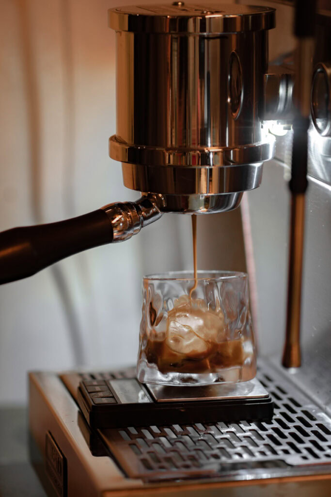 4 Hanoian Specialty Cafes for Iced Americano - 186 Coffee Roasters (Alley 162-4-21 Nguyễn Văn Cừ)