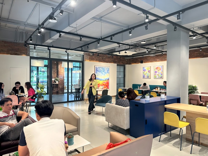 Paper & I co-working cafe space