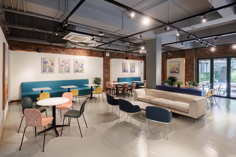 Paper & I co-working cafe space