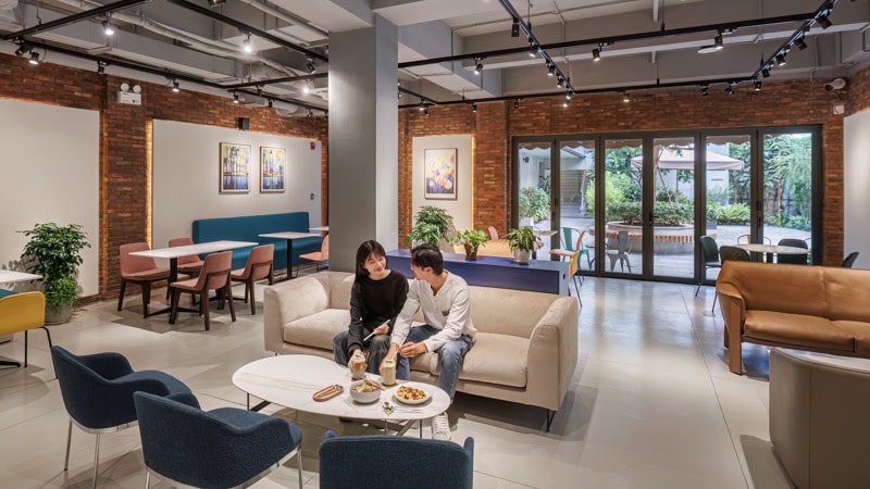 Paper & I co-working cafe space