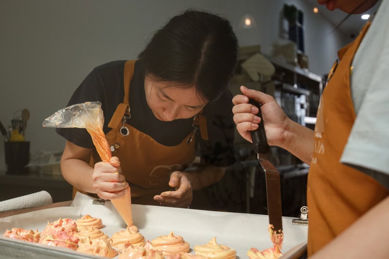 Gezellin Bakery’s Soul-soothing Hanoian Sourdough Cinnamon Rolls