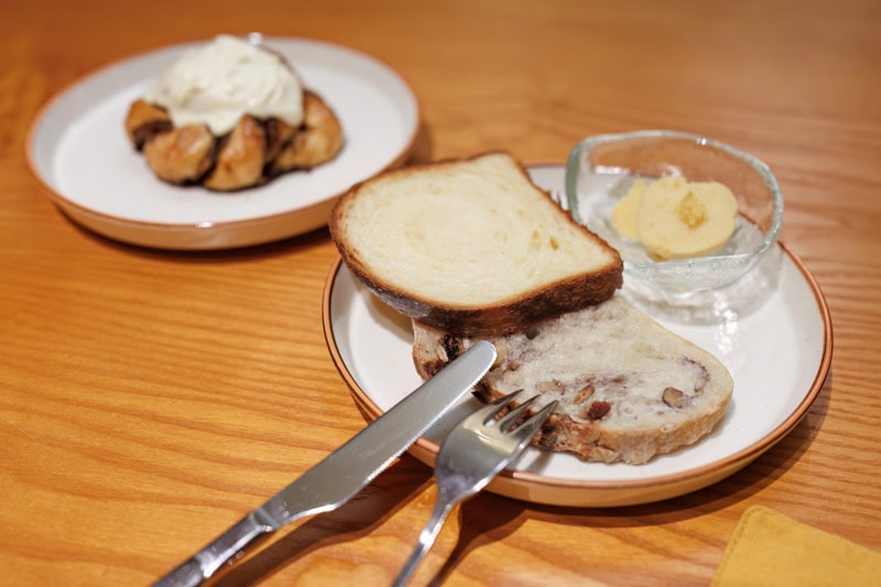 Gezellin Bakery’s Soul-soothing Hanoian Sourdough Cinnamon Rolls